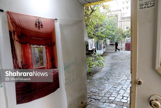 بازخوانی زندگی در قاب‌های یک خانه قدیمی | نگاهی به نمایشگاه عکس «دل و دیوار» در مشهد