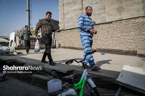 گزارش تصویری | بازسازی قتل مرد جوان به دست برادر همسرش در حوالی پایانه مسافربری مشهد