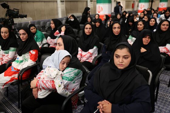 عکس‌هایی از دیدار مدال‌آوران ورزشی و علمی با رهبر انقلاب (۲۸ مهرماه ۱۴۰۴)