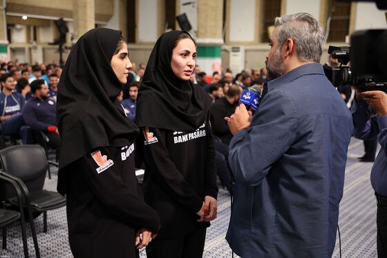 عکس‌هایی از دیدار مدال‌آوران ورزشی و علمی با رهبر انقلاب (۲۸ مهرماه ۱۴۰۴)