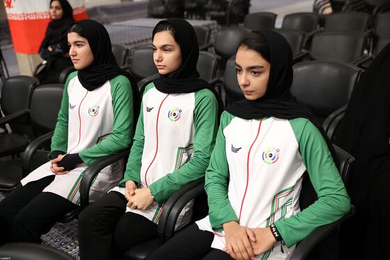 عکس‌هایی از دیدار مدال‌آوران ورزشی و علمی با رهبر انقلاب (۲۸ مهرماه ۱۴۰۴)