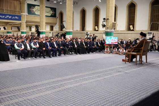 عکس‌هایی از دیدار مدال‌آوران ورزشی و علمی با رهبر انقلاب (۲۸ مهرماه ۱۴۰۴)