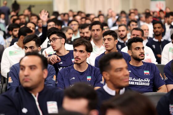 عکس‌هایی از دیدار مدال‌آوران ورزشی و علمی با رهبر انقلاب (۲۸ مهرماه ۱۴۰۴)