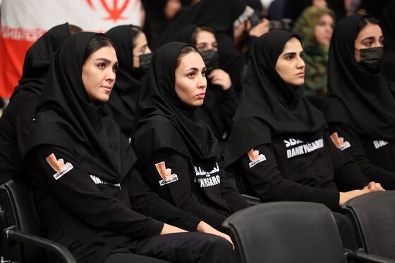 عکس‌هایی از دیدار مدال‌آوران ورزشی و علمی با رهبر انقلاب (۲۸ مهرماه ۱۴۰۴)