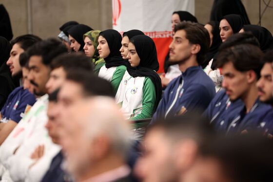 عکس‌هایی از دیدار مدال‌آوران ورزشی و علمی با رهبر انقلاب (۲۸ مهرماه ۱۴۰۴)