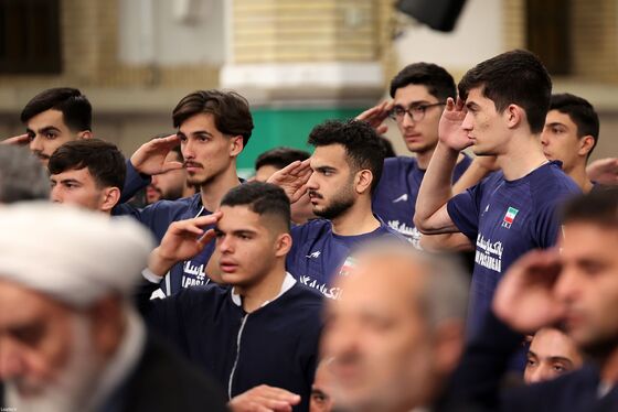 عکس‌هایی از دیدار مدال‌آوران ورزشی و علمی با رهبر انقلاب (۲۸ مهرماه ۱۴۰۴)