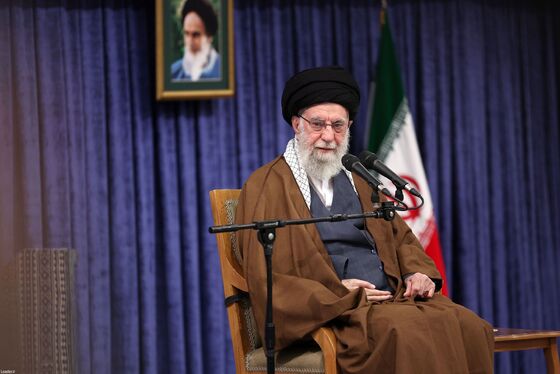 عکس‌هایی از دیدار مدال‌آوران ورزشی و علمی با رهبر انقلاب (۲۸ مهرماه ۱۴۰۴)