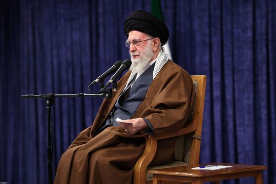 عکس‌هایی از دیدار مدال‌آوران ورزشی و علمی با رهبر انقلاب (۲۸ مهرماه ۱۴۰۴)