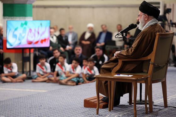 عکس‌هایی از دیدار مدال‌آوران ورزشی و علمی با رهبر انقلاب (۲۸ مهرماه ۱۴۰۴)