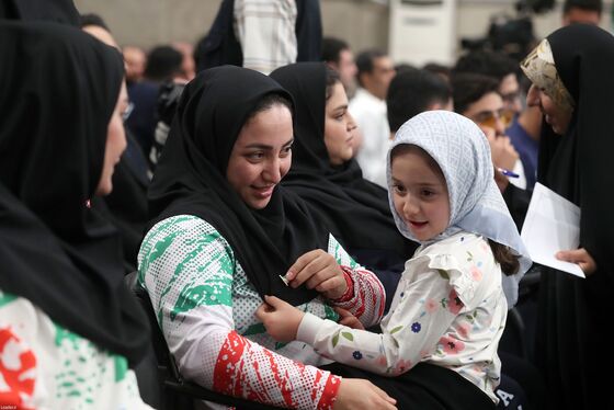 عکس‌هایی از دیدار مدال‌آوران ورزشی و علمی با رهبر انقلاب (۲۸ مهرماه ۱۴۰۴)