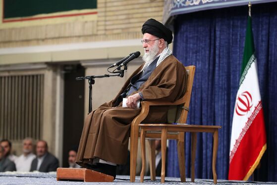 عکس‌هایی از دیدار مدال‌آوران ورزشی و علمی با رهبر انقلاب (۲۸ مهرماه ۱۴۰۴)