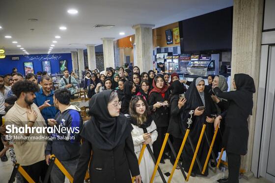 گزارش تصویری | اکران مردمی فیلم «مجنون» با حضور عوامل در مشهد