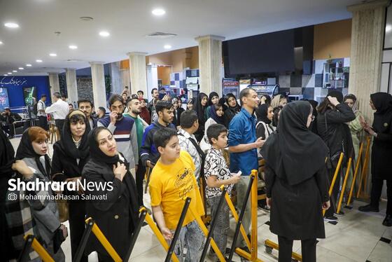 گزارش تصویری | اکران مردمی فیلم «مجنون» با حضور عوامل در مشهد