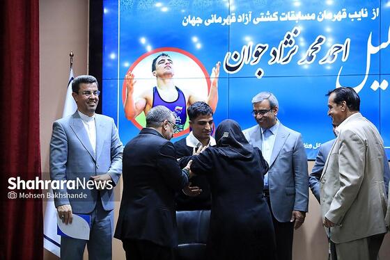 گزارش تصویری | مراسم تجلیل از احمد جوان نایب قهرمان مسابقات کشتی آزاد قهرمانی جهان در زاگرب