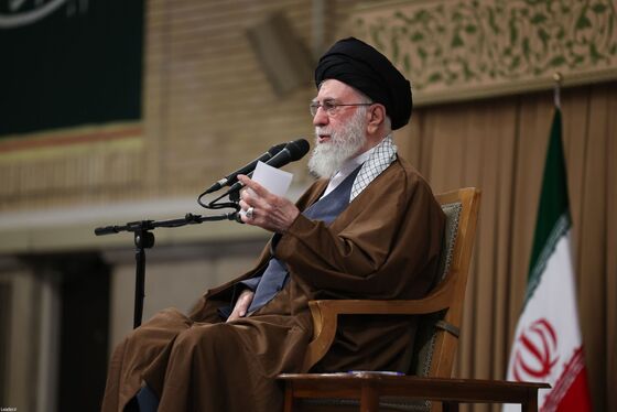 گزارش تصویری | دیدار دانش‌آموزان و دانشجویان با رهبر معظم انقلاب اسلامی، به‌مناسبت سیزدهم آبان‌ماه (۱۲ آبان ۱۴۰۴)