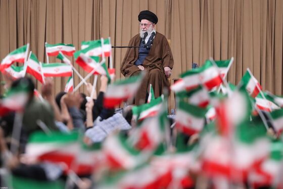 گزارش تصویری | دیدار دانش‌آموزان و دانشجویان با رهبر معظم انقلاب اسلامی، به‌مناسبت سیزدهم آبان‌ماه (۱۲ آبان ۱۴۰۴)