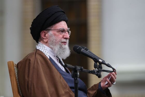 گزارش تصویری | دیدار دانش‌آموزان و دانشجویان با رهبر معظم انقلاب اسلامی، به‌مناسبت سیزدهم آبان‌ماه (۱۲ آبان ۱۴۰۴)