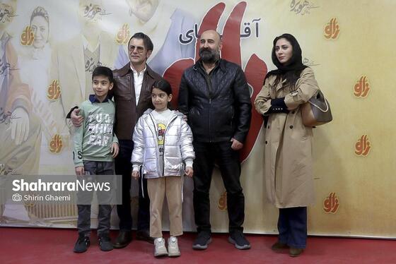 گزارش تصویری | اکران مردمی فیلم سینمایی «آقای زالو» با حضور عوامل در مشهد