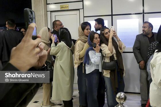 گزارش تصویری | اکران مردمی فیلم سینمایی «آقای زالو» با حضور عوامل در مشهد