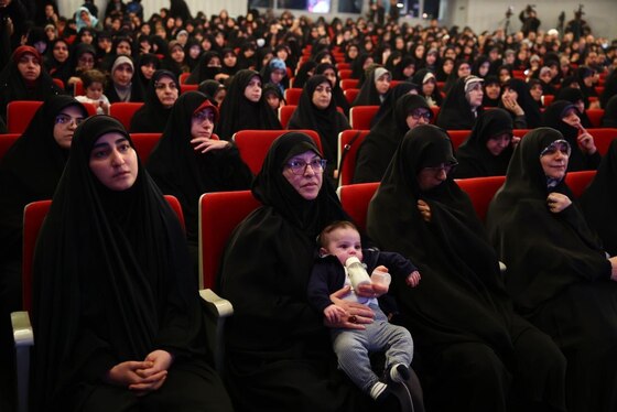 «رویداد ملی قهرمان» | پاسداشت نقش‌آفرینی بانوان قهرمان ایرانی با انتشار تقریظ‌های رهبر انقلاب بر سه کتاب + فیلم