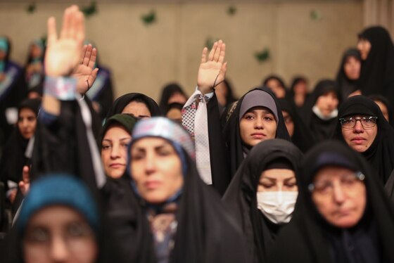 رهبر معظم انقلاب: زن مدیر خانه است، نه کارگزار | مهم‌ترین حق و نیاز زن در خانه، محبت همسر است (چهارشنبه، ۱۲ آذر ۱۴۰۴) + فیلم و عکس