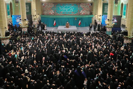 گزارش تصویری | دیدار هزاران نفر از زنان و دختران با رهبر معظم انقلاب اسلامی (۱۲ آذر ۱۴۰۴)