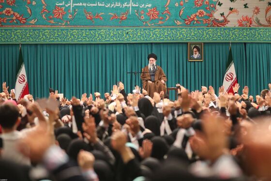 گزارش تصویری | دیدار هزاران نفر از زنان و دختران با رهبر معظم انقلاب اسلامی (۱۲ آذر ۱۴۰۴)