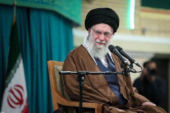 گزارش تصویری | دیدار هزاران نفر از زنان و دختران با رهبر معظم انقلاب اسلامی (۱۲ آذر ۱۴۰۴)