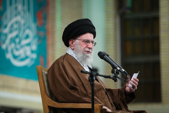 گزارش تصویری | دیدار هزاران نفر از مداحان و ستایشگران اهل بیت(ع) با رهبر انقلاب اسلامی
