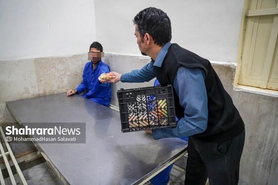 یلدا، زیر سقف همدلی مددسرا | خادمان شهر، مهمان همشهریان بی‌خانمان در جشن «یلدای بی‌پناهان» + فیلم