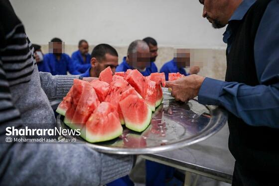 یلدا، زیر سقف همدلی مددسرا | خادمان شهر، مهمان همشهریان بی‌خانمان در جشن «یلدای بی‌پناهان» + فیلم