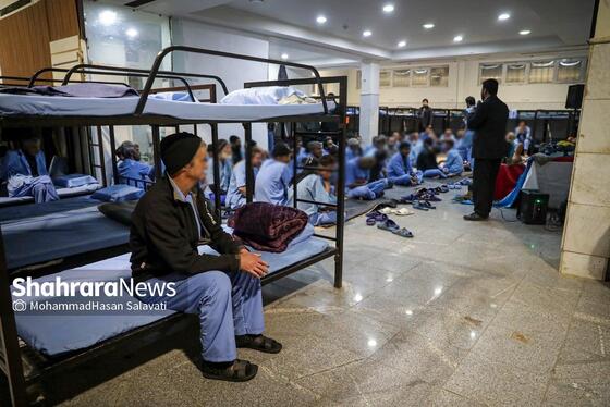 یلدا، زیر سقف همدلی مددسرا | خادمان شهر، مهمان همشهریان بی‌خانمان در جشن «یلدای بی‌پناهان» + فیلم