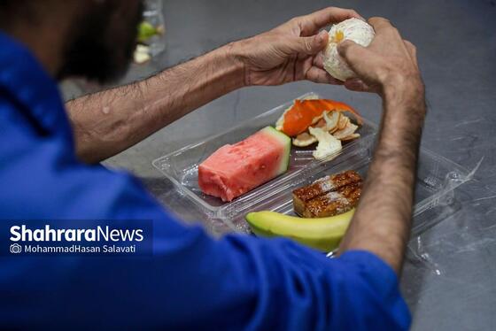 یلدا، زیر سقف همدلی مددسرا | خادمان شهر، مهمان همشهریان بی‌خانمان در جشن «یلدای بی‌پناهان» + فیلم