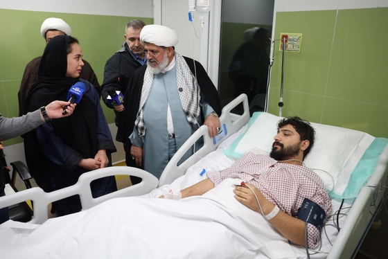 نمایندگان رهبر معظم انقلاب به دیدار شماری از جانبازان رفتند