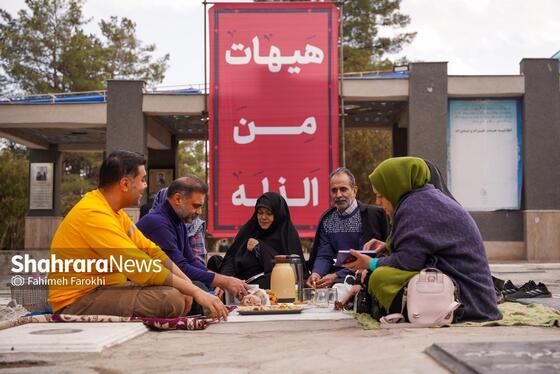 گزارش تصویری | آیین سنتی «چراغ برات» در بهشت‌رضا(ع) مشهد (بهمن ۱۴۰۴)