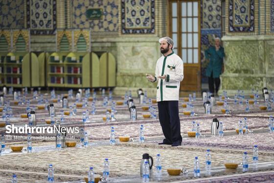 گزارش تصویری | ضیافت افطار در حرم مطهر رضوی