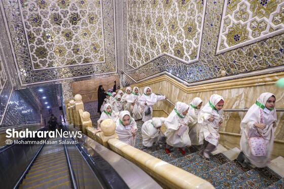 گزارش تصویری | ضیافت افطار دختران روزه اولی در حرم مطهر امام رضا(ع)