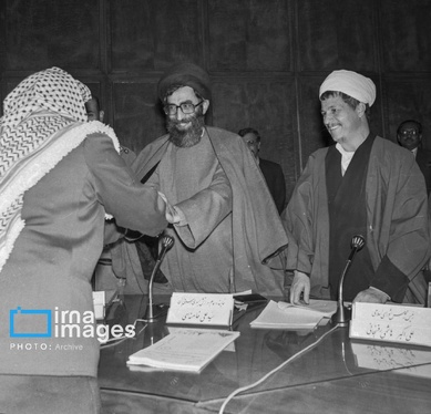 گزارش تصویری | رهبر انقلاب در دوران تصدی شورای عالی دفاع ملی (۱۳۶۰ - ۱۳۵۸)