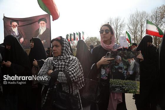 گزارش تصویری | تجمع دانشجویان مقابل دانشگاه فردوسی (۱۰ اسفند ۱۴۰۴)