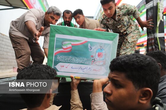 گزارش تصویری | مراسم تشییع پیکر پاک دانش‌آموزان دختر شهید مدرسه در میناب