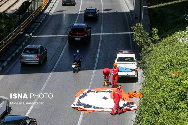 اقدام به خودکشی در میدان آزادی مشهد + تصاویر