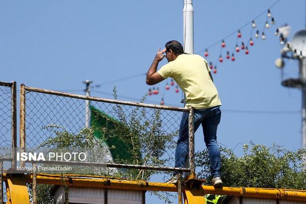 اقدام به خودکشی در میدان آزادی مشهد + تصاویر