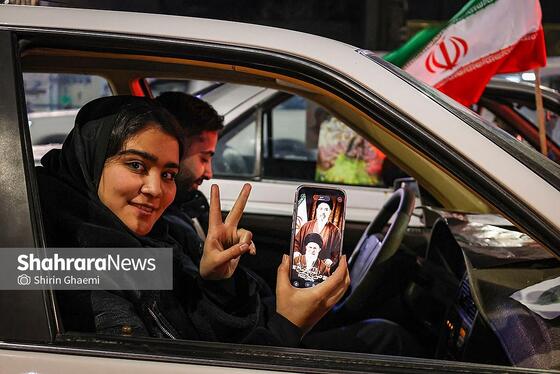 گزارش تصویری | واکنش مردم مشهد به خبر انتخاب آیت‌الله سیدمجتبی خامنه‌ای به عنوان سومین رهبر انقلاب اسلامی ایران - ۲