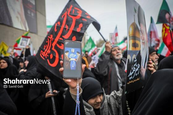 گزارش تصویری | حضور پرشور و باشکوه مردم برای بیعت با سومین رهبر انقلاب اسلامی در میدان شهدا مشهد