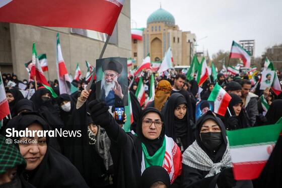 گزارش تصویری | حضور پرشور و باشکوه مردم برای بیعت با سومین رهبر انقلاب اسلامی در میدان شهدا مشهد
