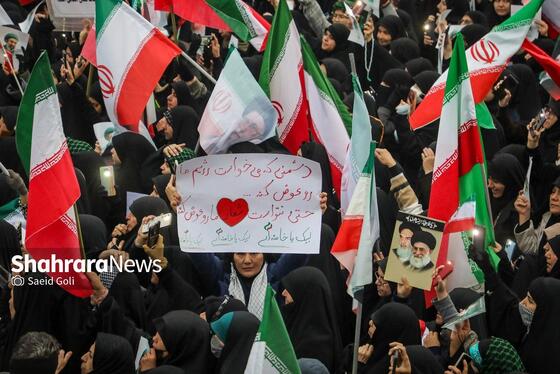 گزارش تصویری | حضور پرشور و باشکوه مردم برای بیعت با سومین رهبر انقلاب اسلامی در میدان شهدا مشهد