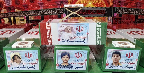 انقلابی دیگر در میدان انقلاب تهران | حضور پرشور مردم برای تشییع پیکر مطهر فرماندهان شهید و جمعی از شهدای مردمی + فیلم