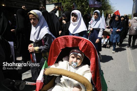 گزارش تصویری| راهپیمایی کالسکه سواران در اربعین رهبر شهید انقلاب در مشهد