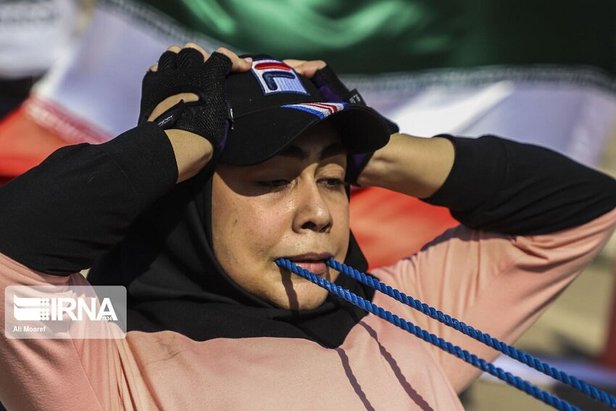 ثبت رکورد جهانی کشیدن کامیون با دندان توسط برادر و خواهر خوزستانی + تصاویر