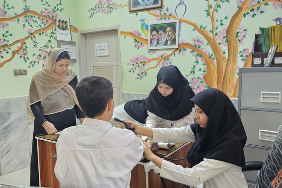 خدمت رسانی گروه جهادی پزشکی «حبیب رضوان» به ۵۰۰ نفر از ساکنان گلشهر مشهد + عکس